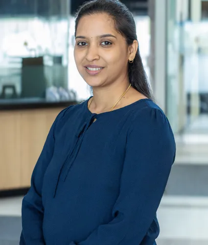 A headshot of Dushyanthi Vivekananthan