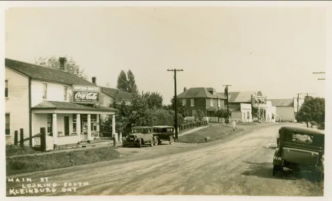 Kleinburg 1925, dirt road, model T cars