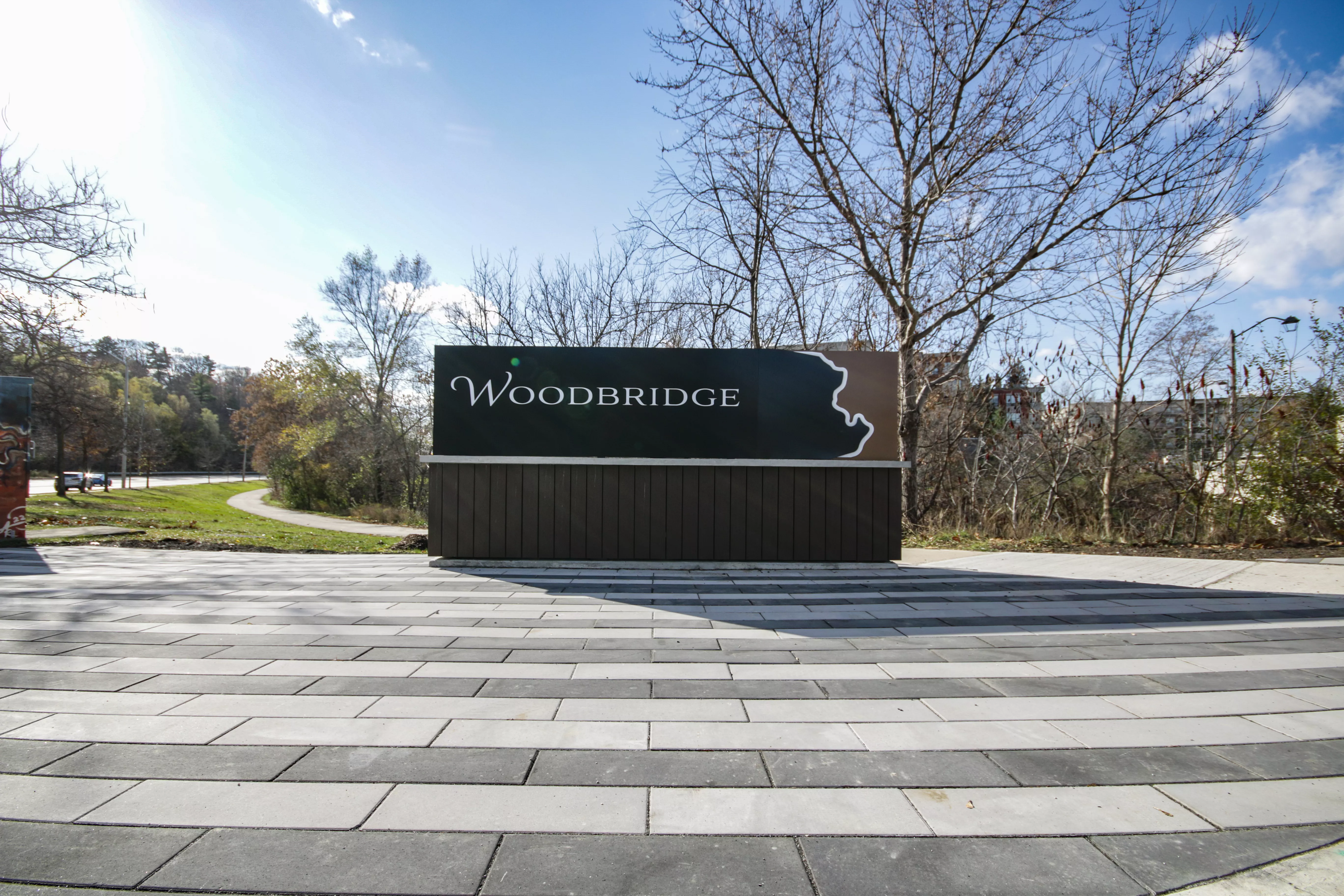 This image is of the new Woodbridge sign, located on Woodbridge Avenue. The sign says Woodbridge on it. 