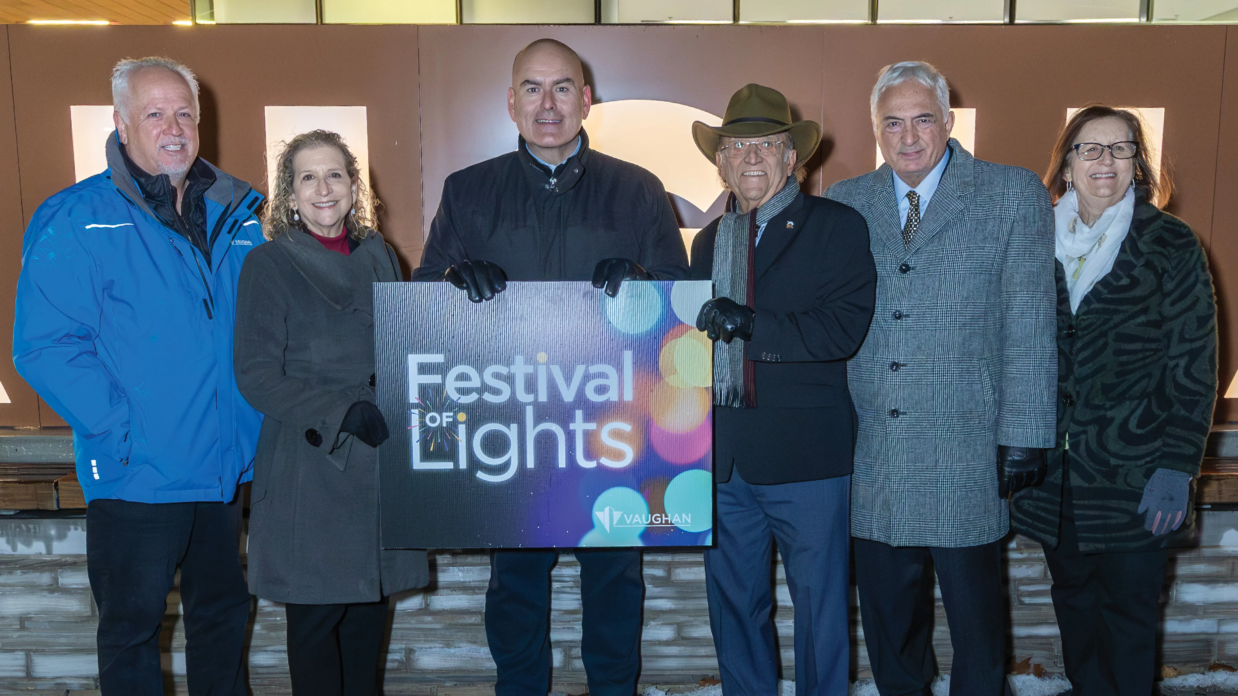 The City of Vaughan kicked off the holiday season in dazzling style on Nov. 12, as residents joined Mayor Steven Del Duca and Members of Council for the third annual Festive Lights celebration at Vaughan City Hall.   The evening sparkled with live entertainment, interactive activities and refreshments, bringing the community together to share in the joy of the season.  “Festive lights brighten up our city, help spread cheer and serve as a symbol of hope and joy no matter what holiday you are celebrating,” s